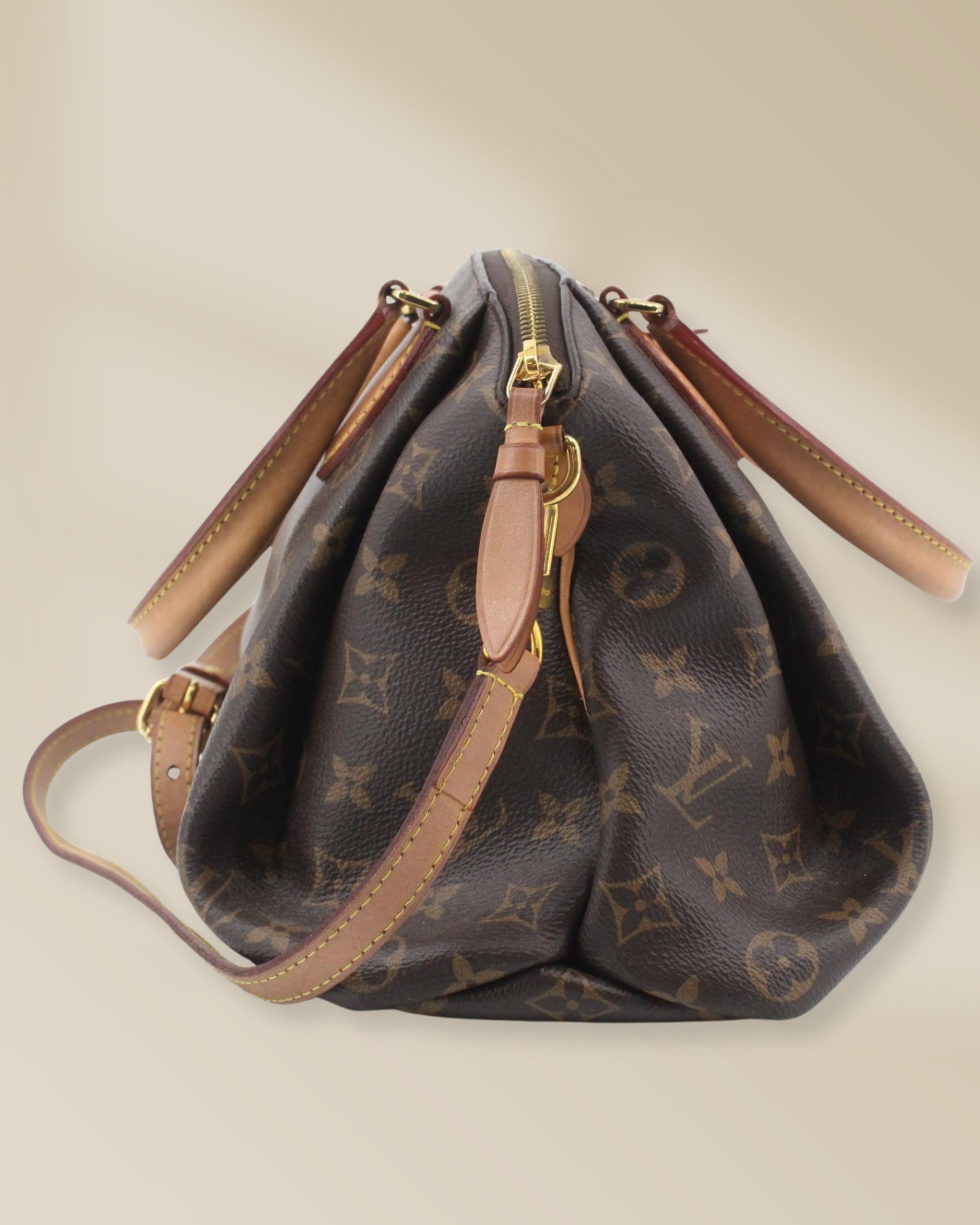 Tweedehands Louis Vuitton Rivoli PM Monogram handtas zijkant