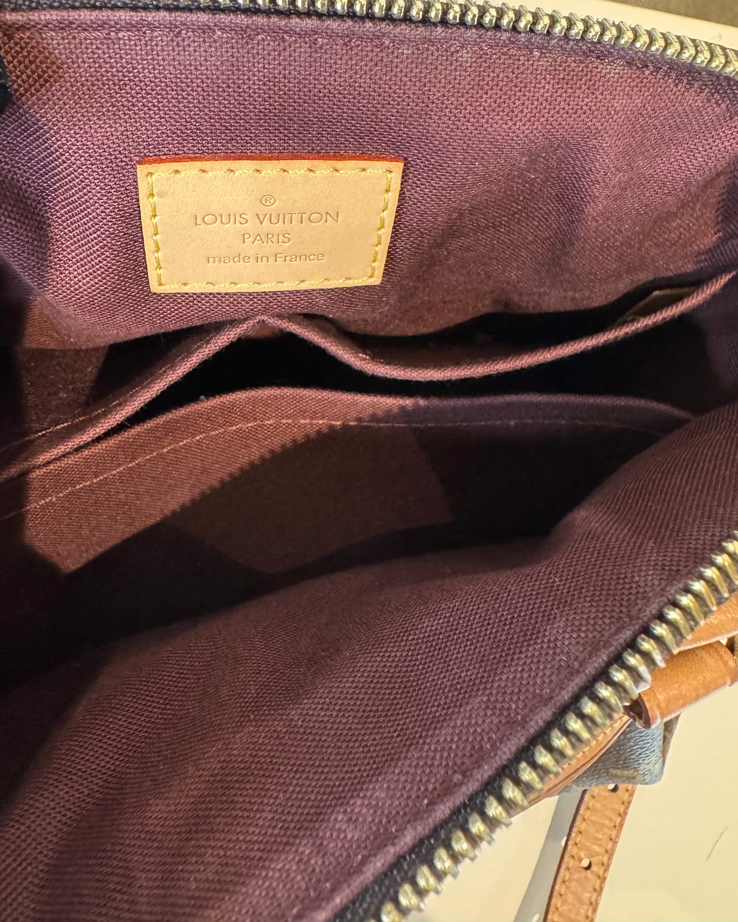 Louis Vuitton Rivoli PM Monogram Bag preloved binnenkant