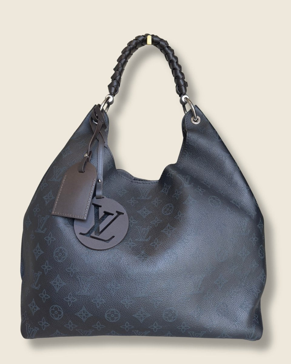 Louis Vuitton - Carmel Hobo Bag Zwart - Preloved Pieces