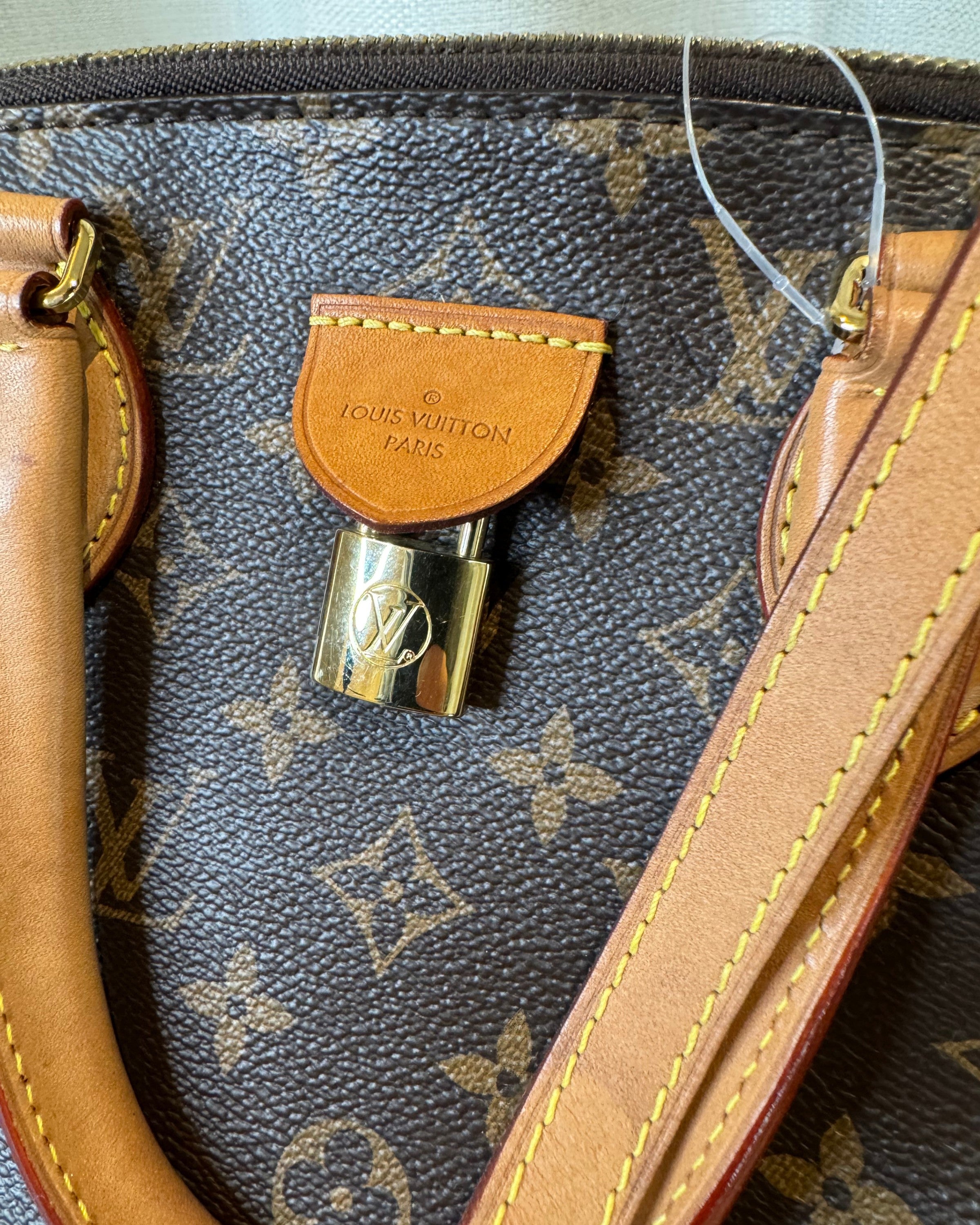 Louis Vuitton Rivoli Monogram Bag met gouden slot